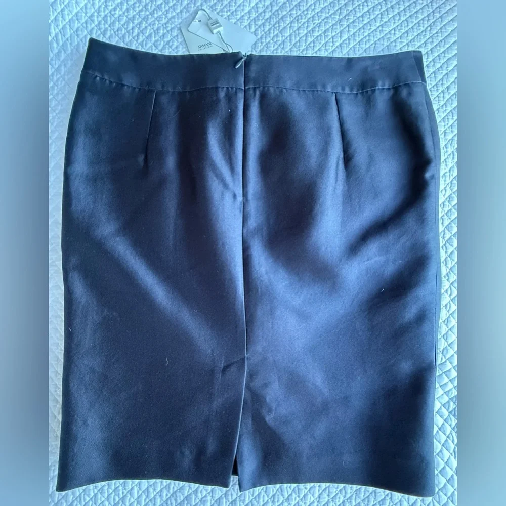 Armani Collezioni Classic Short Black Skirt Size 12 NWT